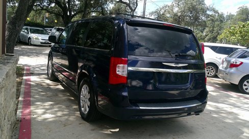 Used 2015 Chrysler Town & Country Touring image 5