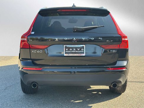 Used 2021 Volvo XC60 T5 Momentum w/ Premium Package image 4