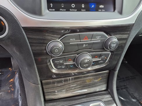 Used 2022 Chrysler 300 Touring image 17