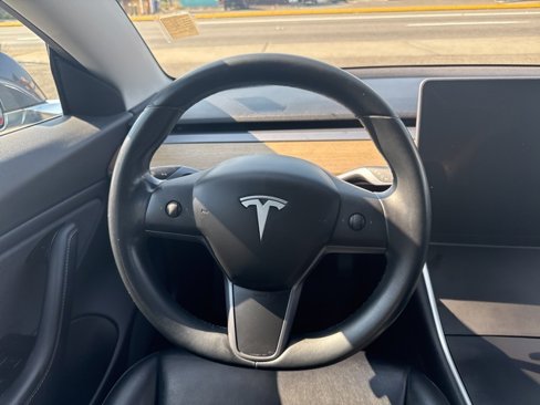 Used 2018 Tesla Model 3 Mid Range image 9