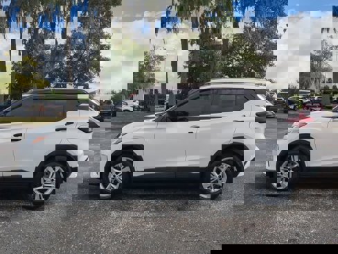 Certified 2021 Nissan Kicks S image 7