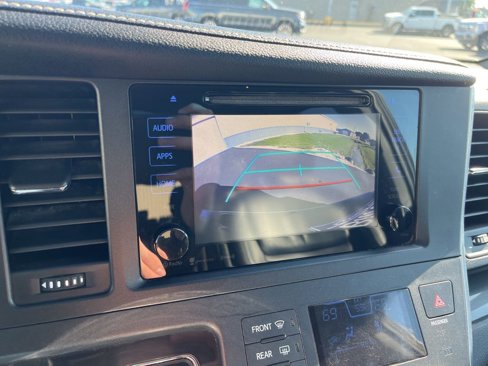Used 2017 Toyota Sienna SE image 20