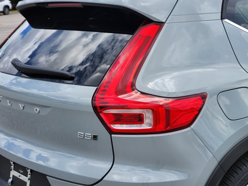 New 2025 Volvo XC40 B5 Core w/ Climate Package image 10