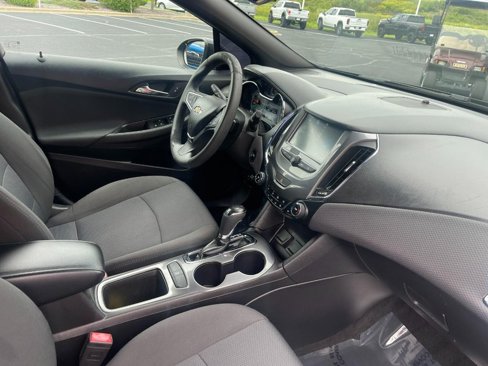 Used 2018 Chevrolet Cruze LT w/ Convenience Package image 6