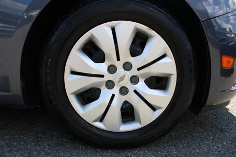 Used 2013 Chevrolet Cruze LS image 18