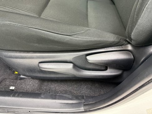 Used 2018 Toyota RAV4 LE image 27