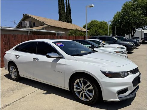 Used 2018 Chevrolet Malibu LT image 2