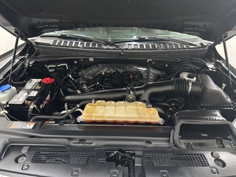 Used 2018 Ford Expedition XLT w/ Equipment Group 202A image 6