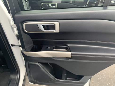 Used 2023 Ford Explorer XLT image 35
