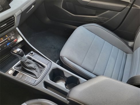 Used 2025 Volkswagen Jetta SE image 15