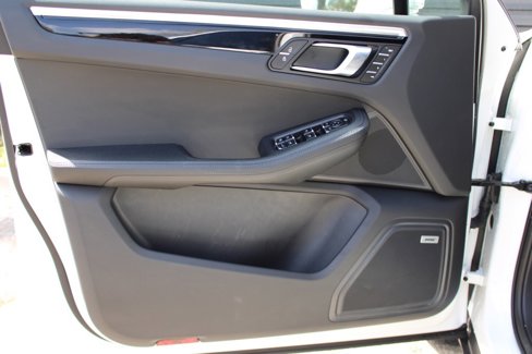 Used 2024 Porsche Macan image 25