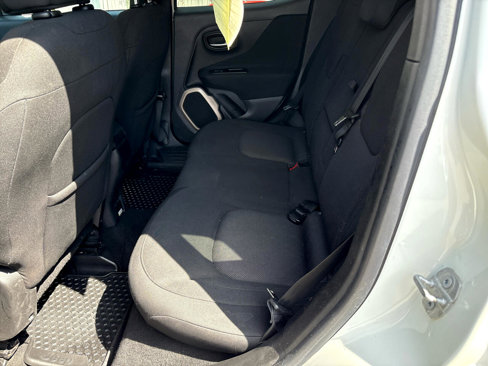 Used 2016 Jeep Renegade Latitude w/ Popular Equipment Group image 13