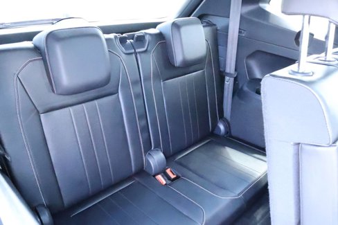 Used 2022 Volkswagen Tiguan SE R-Line image 11