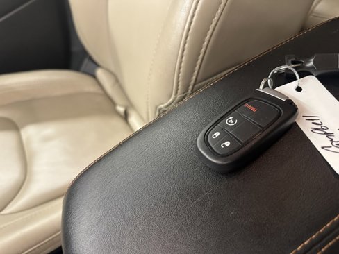 Used 2016 Jeep Cherokee Limited image 25