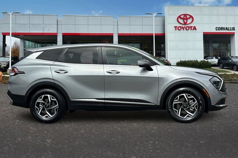 Used 2024 Kia Sportage LX image 3