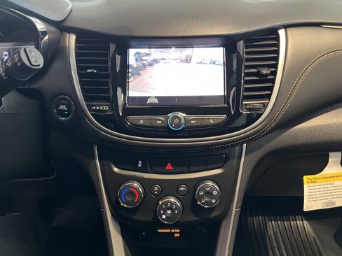 Used 2021 Chevrolet Trax LT w/ LT Convenience Package image 25