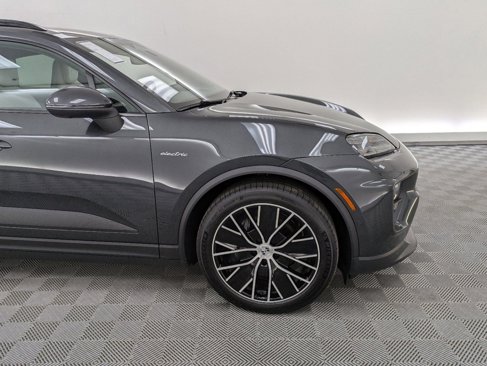 Used 2024 Porsche Macan 4 Electric image 11