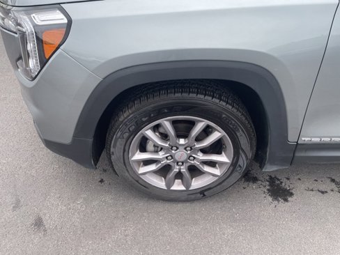 Used 2023 GMC Terrain SLT image 22