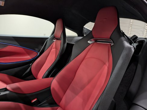 New 2025 McLaren Artura image 8