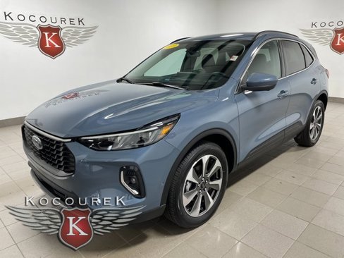 Used 2023 Ford Escape Platinum w/ Premium Technology Package image 3