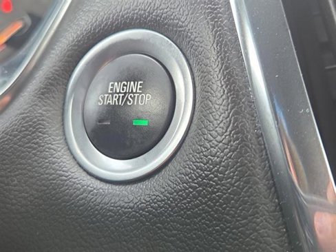 Used 2023 Chevrolet Traverse LT w/ Rear Camera Mirror Package image 15