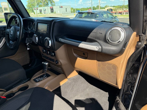 Used 2015 Jeep Wrangler Sahara w/ Connectivity Group image 15