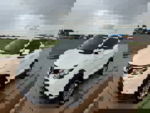 Used 2019 Nissan Rogue Sport S image 18