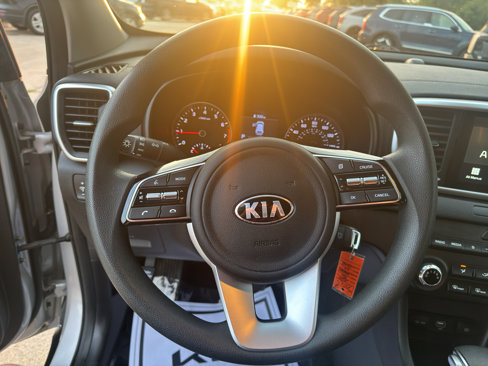 Used 2020 Kia Sportage LX image 16