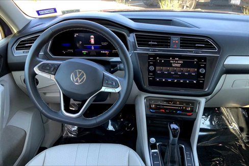 Used 2022 Volkswagen Tiguan SE image 5