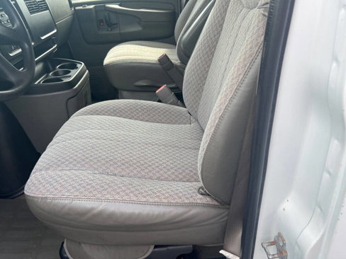 Used 2005 Chevrolet Express 3500 Extended Passenger w/ LS Preferred Equipment Group image 16