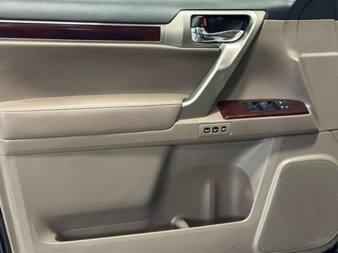 Used 2016 Lexus GX 460 image 9