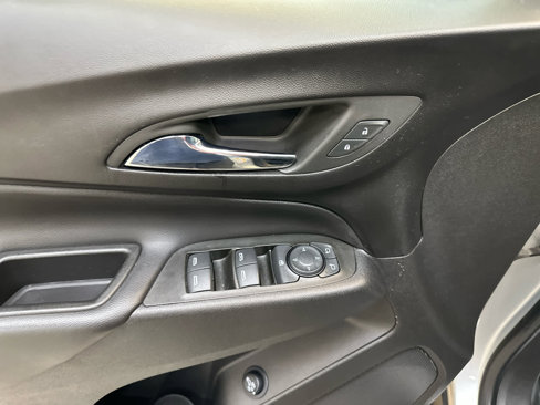Used 2022 Chevrolet Equinox LT image 10