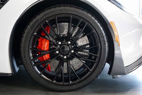 Used 2015 Chevrolet Corvette Z06 w/ Z07 Performance Package image 49