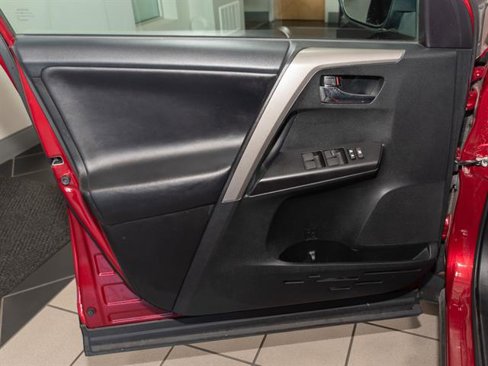 Used 2018 Toyota RAV4 XLE image 9
