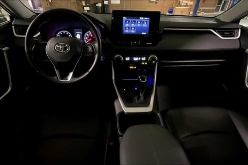 Used 2022 Toyota RAV4 XLE Premium image 14
