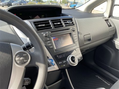 Used 2014 Toyota Prius V Three image 22