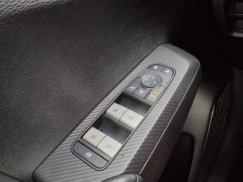 New 2025 Mitsubishi Outlander SE image 19