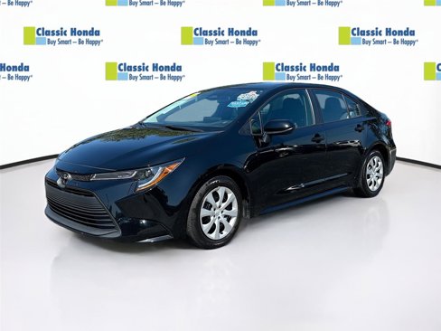 Used 2024 Toyota Corolla LE image 3