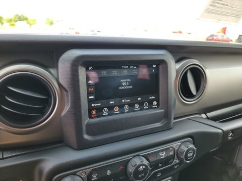 Used 2021 Jeep Wrangler Sport S image 32