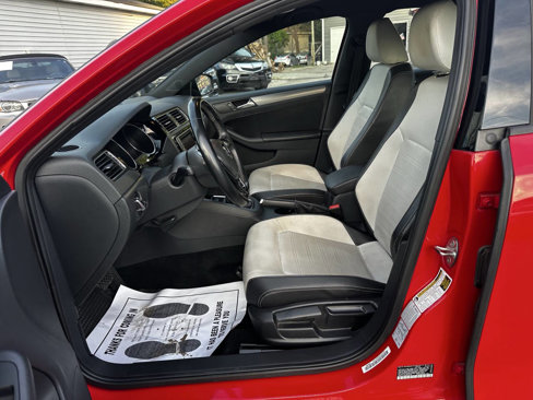 Used 2016 Volkswagen Jetta Sport image 12