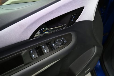 Used 2017 Chevrolet Bolt Premier w/ Driver Confidence II Package image 43