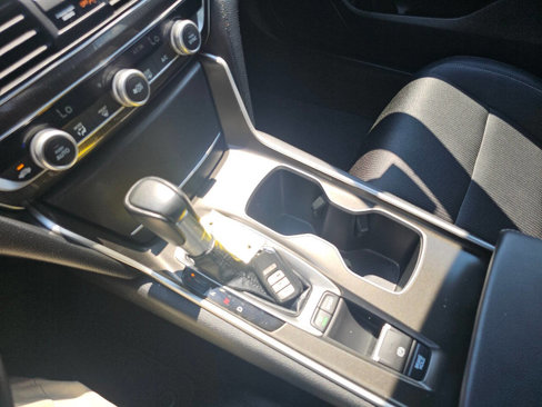 Used 2018 Honda Accord Sport image 19