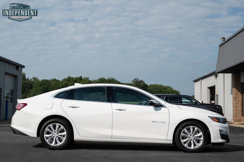 Used 2022 Chevrolet Malibu LT image 2