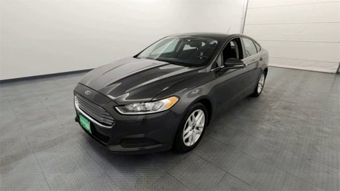 Used 2016 Ford Fusion SE image 3