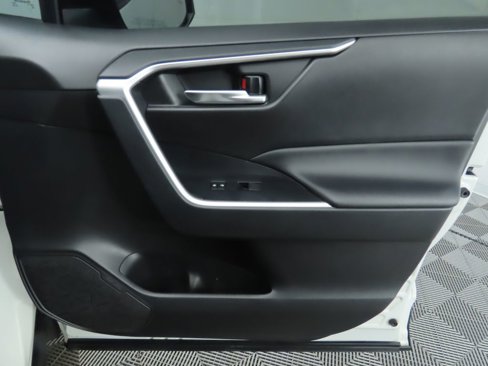 Used 2021 Toyota RAV4 XLE w/ Convenience Package image 25