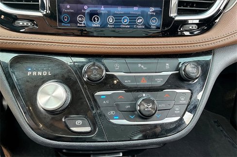 Used 2018 Chrysler Pacifica Limited image 15