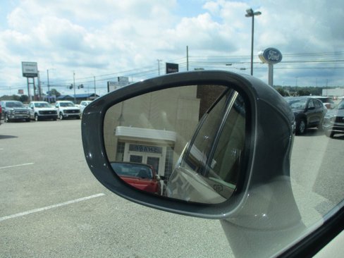 Used 2022 Chrysler Pacifica Touring-L image 15