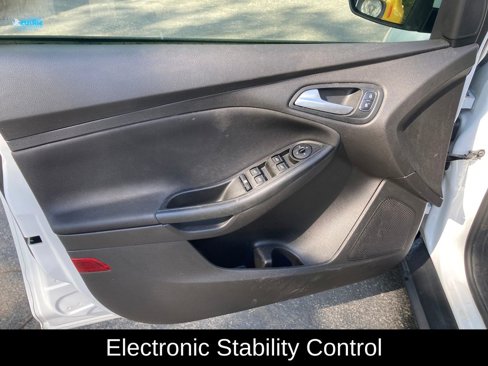 Used 2017 Ford Focus SE w/ Cold Weather Package image 13