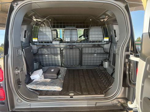 Used 2023 Land Rover Defender 110 X-Dynamic SE image 34