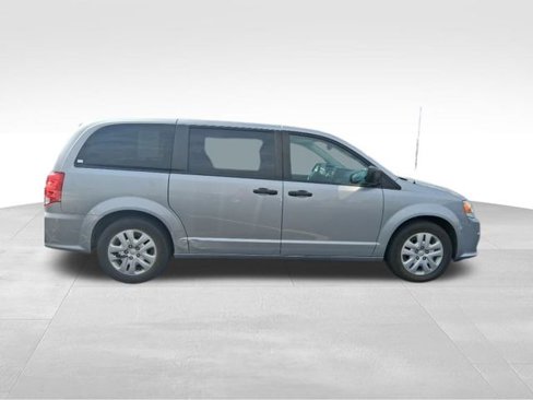 Used 2019 Dodge Grand Caravan SE w/ UConnect Hands-Free Group image 6